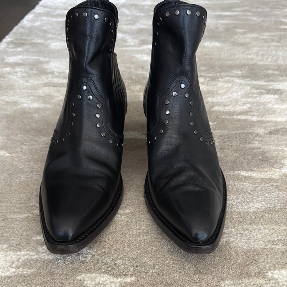 $1,500 Saint Laurent Black Dakota 50 Studded Leather Ankle Boots.